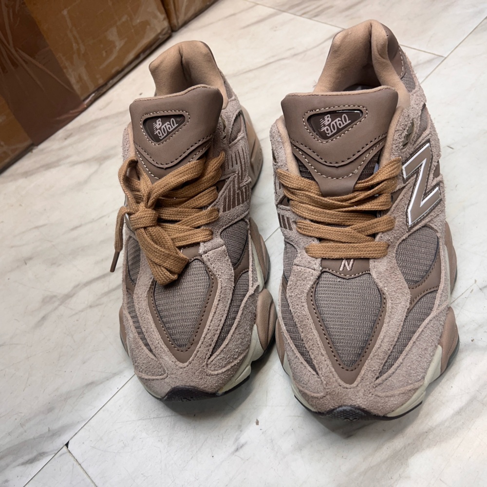 (Men’s )New Balance 9060 Mushroom Timberwolf - Picture 5 of 10